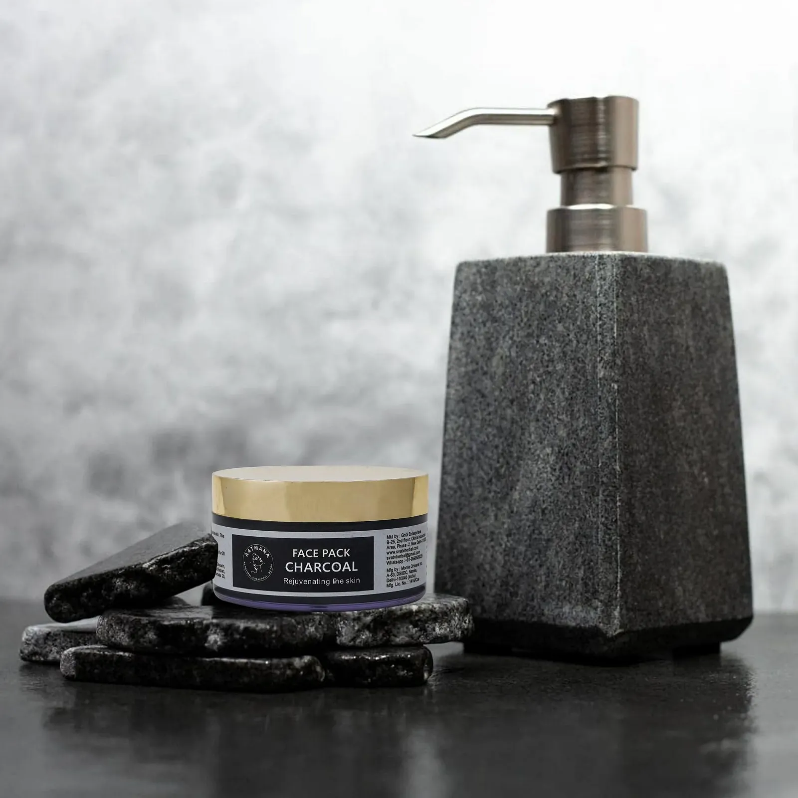 Маска для обличчя AATMANA з деревним вугіллям, для пружності шкіри, 250 грам, фото №3 Маска для обличчя AATMANA з деревним вугіллям, для пружності шкіри, 250 грам, фото №3