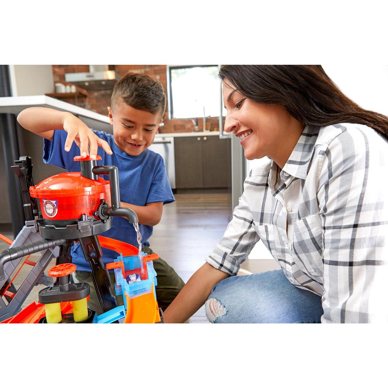 Игровой набор Трек Измени цвет Водонапорная башня взрыв цветов Hot Wheels Ultimate Gator Car Wash Play Set with Color Shifters, фото №6 Игровой набор Трек Измени цвет Водонапорная башня взрыв цветов Hot Wheels Ultimate Gator Car Wash Play Set with Color Shifters, фото №6