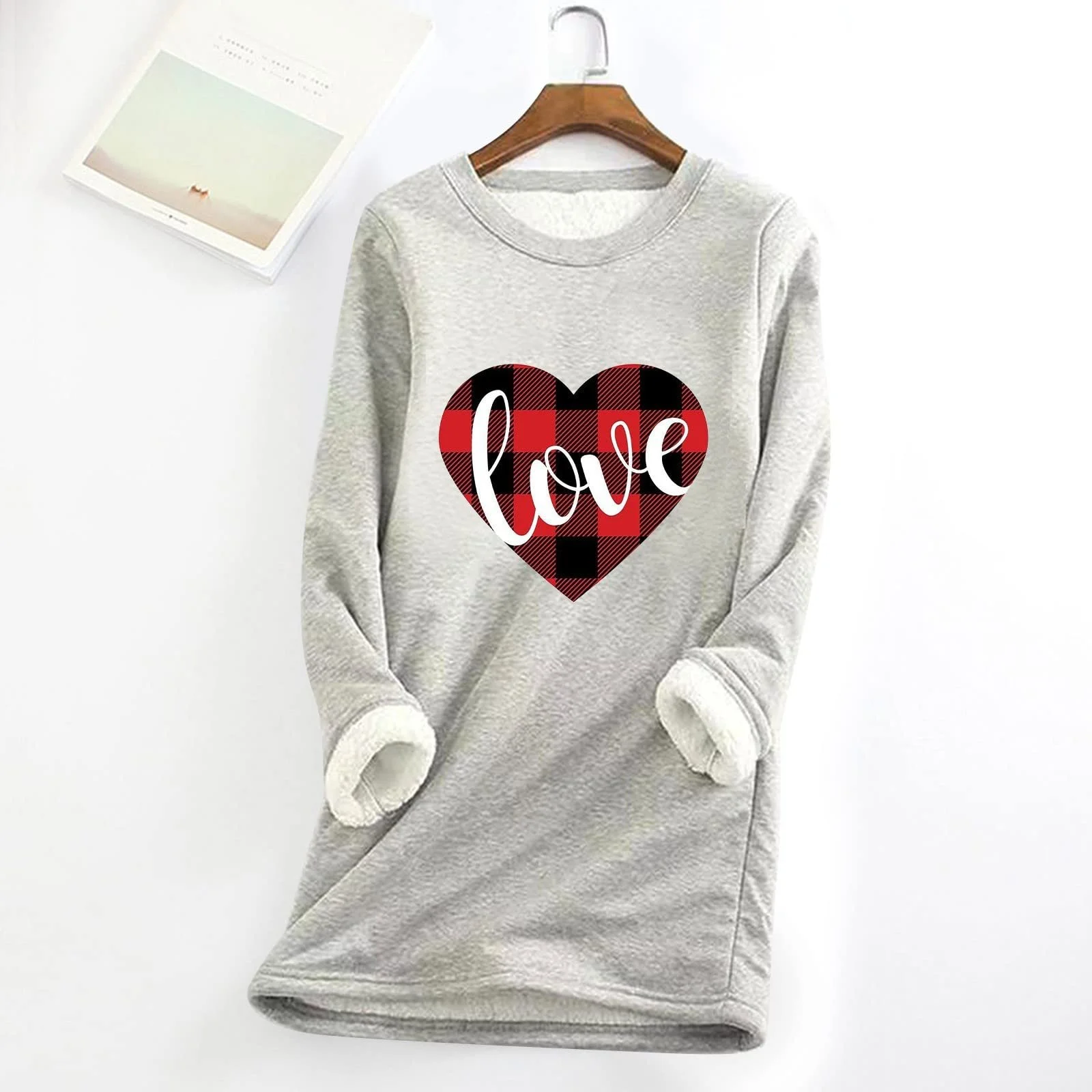 Жіночий світшот Valentine's Day з принтом серця та літер, фото №2 Жіночий світшот Valentine's Day з принтом серця та літер, фото №2