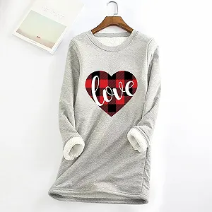 Женский свитшот Valentine's Day 2022 с принтом сердца и букв synthetic.ua - Фото 1