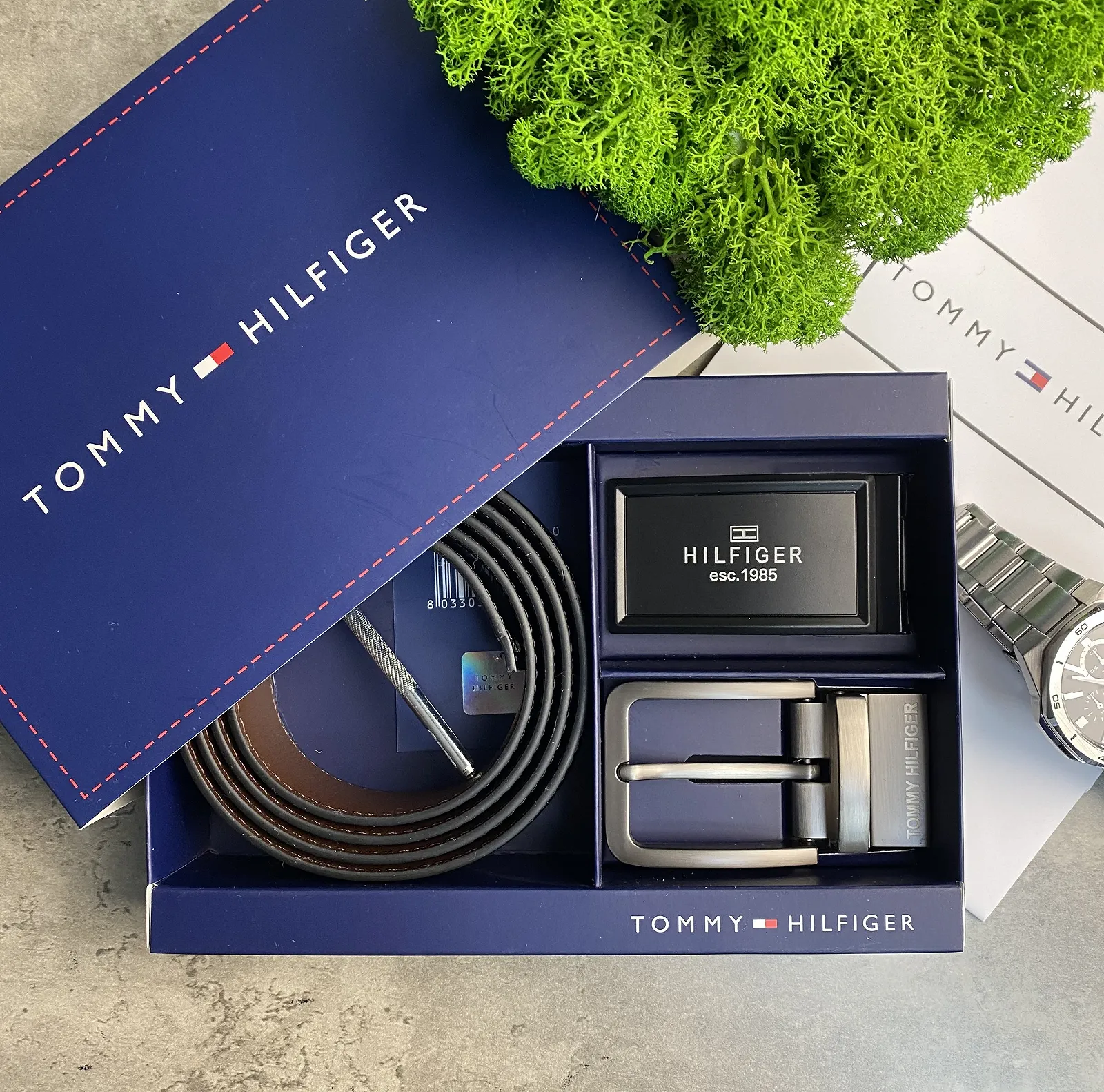 Ремень мужской кожаный брендовый с двумя пряжками в подарочной упаковке Tommy Hilfiger, фото №1 Ремень мужской кожаный брендовый с двумя пряжками в подарочной упаковке Tommy Hilfiger, фото №1