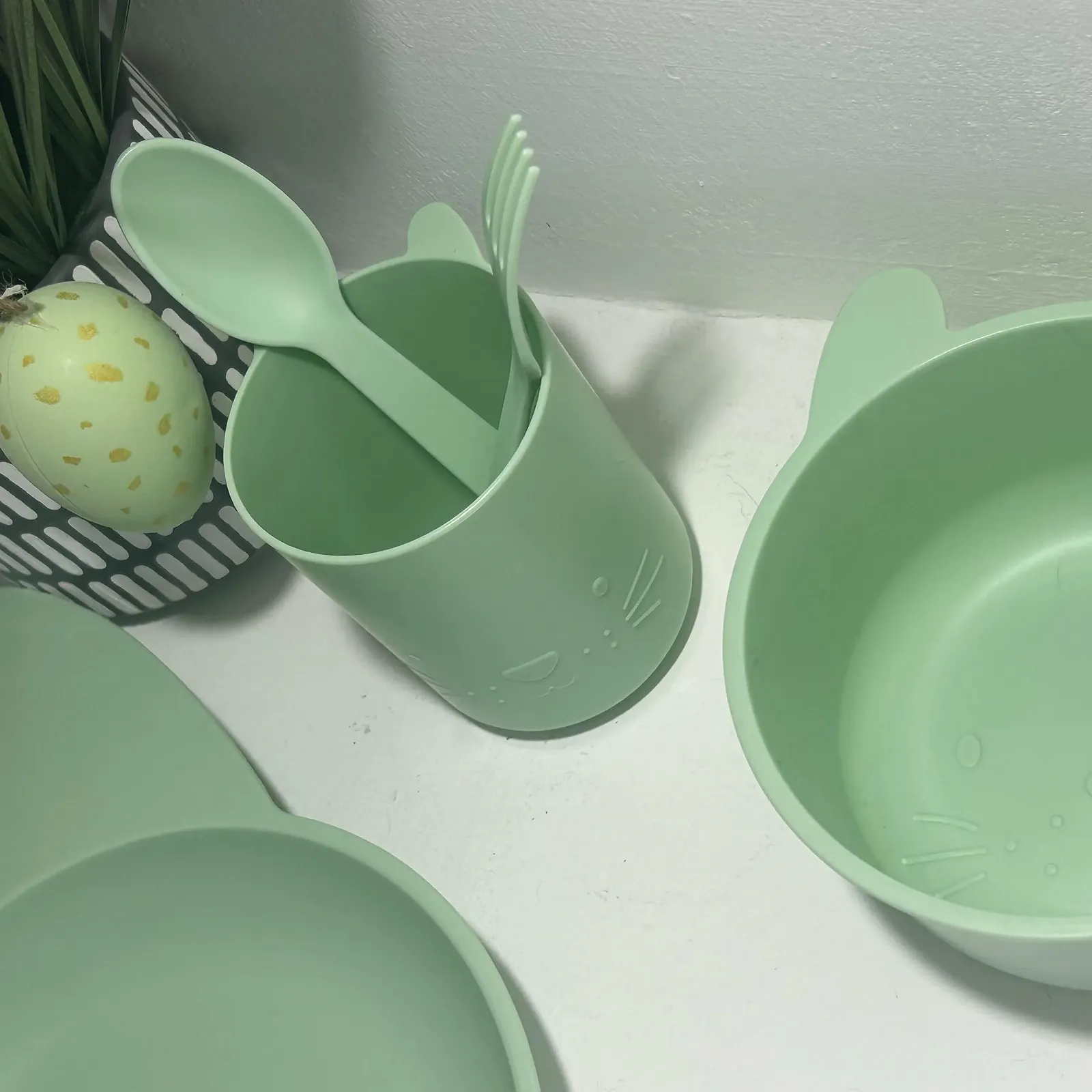 Набор детской посуды eBoutik Пасхальный 5 предметов: тарелка в форме забавного кролика, миска, вилка, ложка и чашка Зеленый, фото №3 Набор детской посуды eBoutik Пасхальный 5 предметов: тарелка в форме забавного кролика, миска, вилка, ложка и чашка Зеленый, фото №3