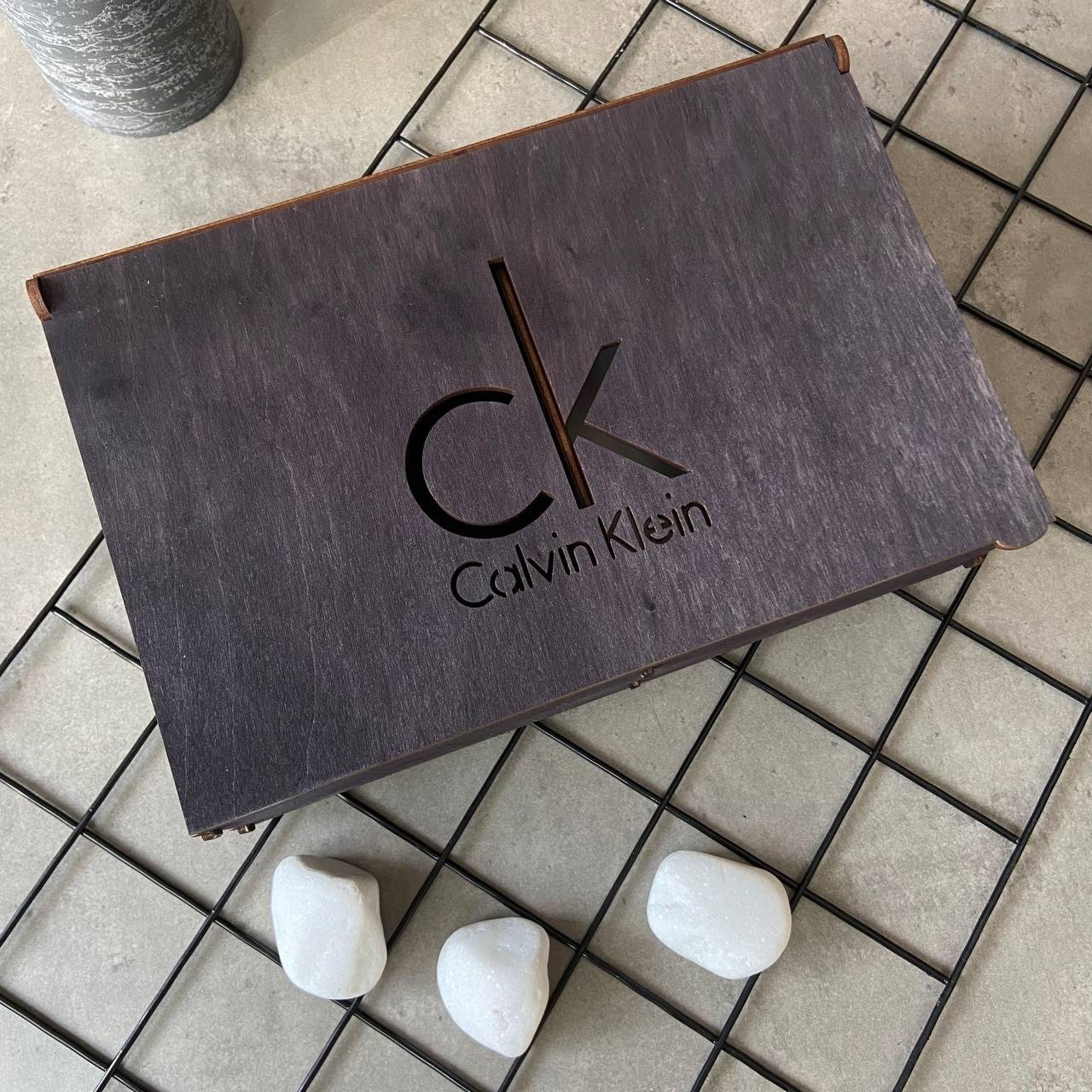 Шкіряний ремінь і гаманець в деревʼяній коробці Calvin Klein  подарунковий набір для чоловіка, фото №5