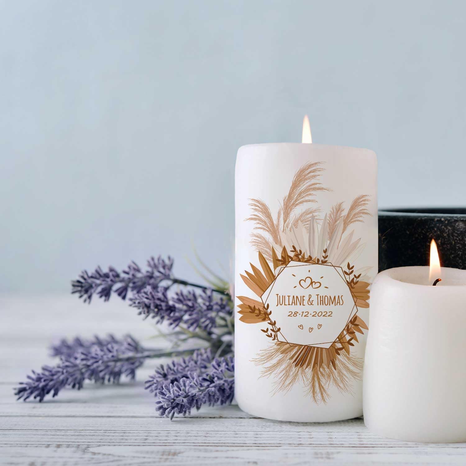 Свеча GRAVURZEILE Small Tropical Pampas Grass Персонализированная Pillar Candle Белый 120/58 мм, фото №2