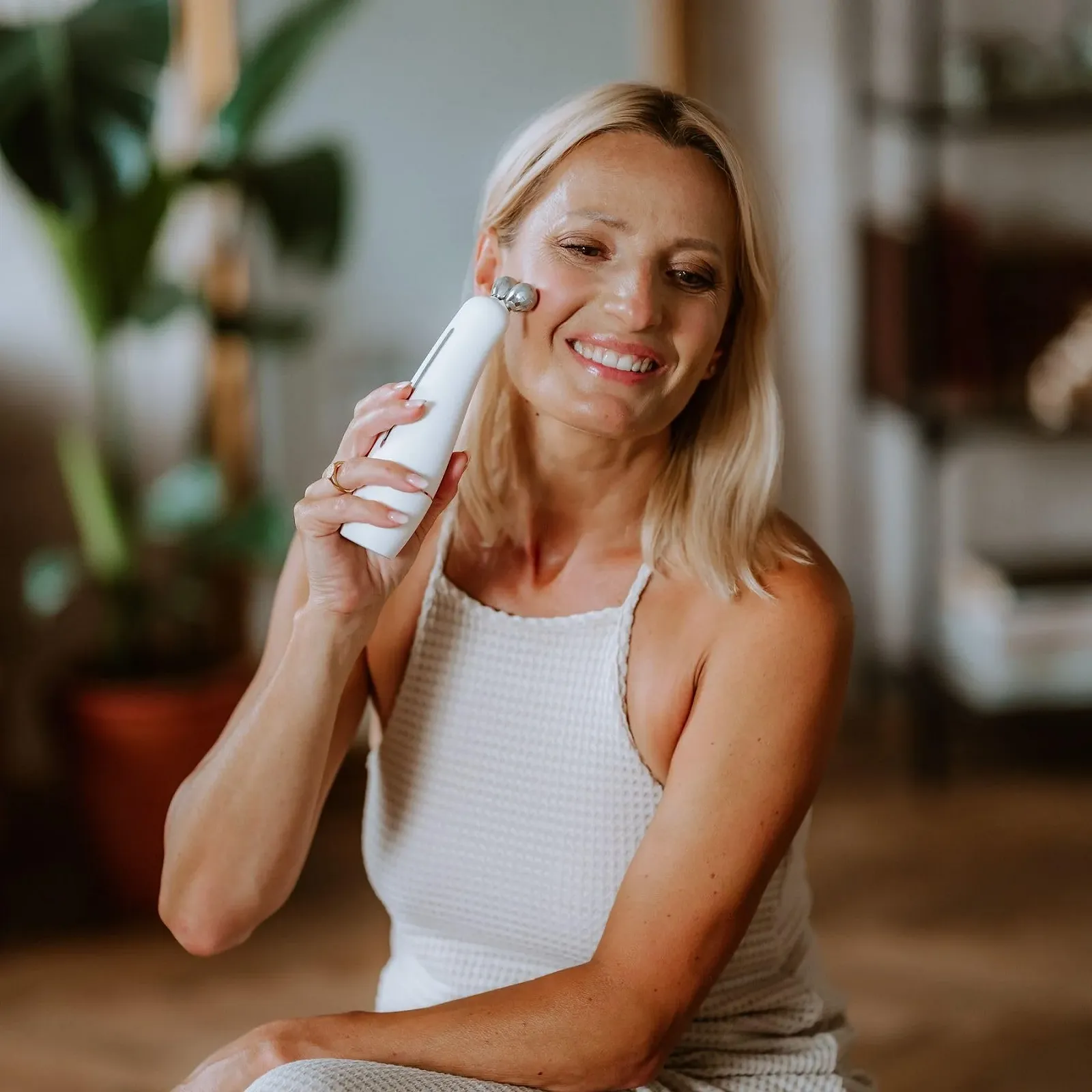 Роликовий масажер для обличчя Beautifly B-Booster PRO RF EMS 1MHz 3D Lifting Ультразвукове очищення, фото №5