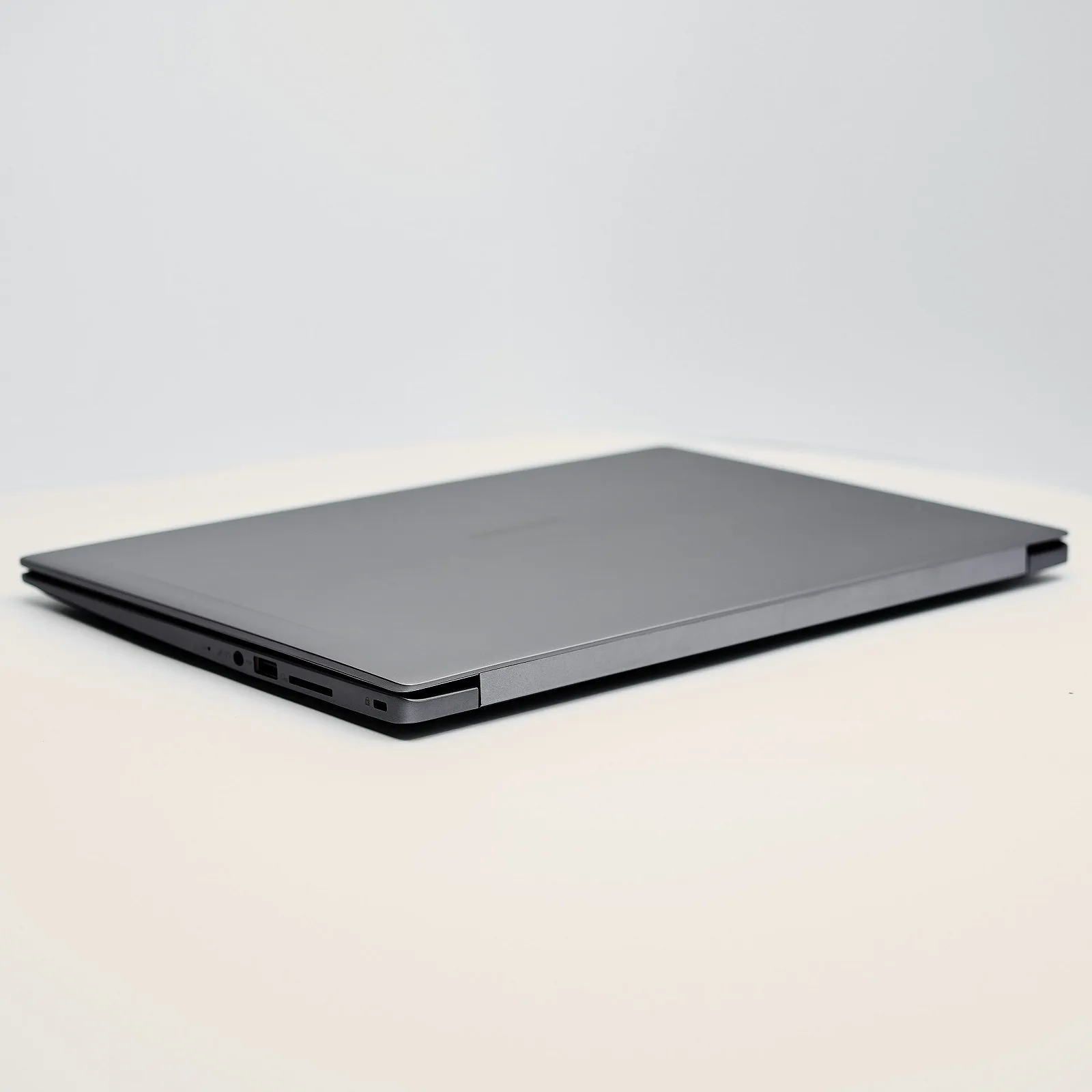 Ноутбук 15.6'' Medion (Lenovo Group) Akoya S6445 | Intel Core i3-8145U | IPS (1920x1080) FullHD | RAM DDR4 8 ГБ | SSD 256 ГБ | Intel UHD Graphics 620 | Металевий корпус | Win10 (5018), фото №9