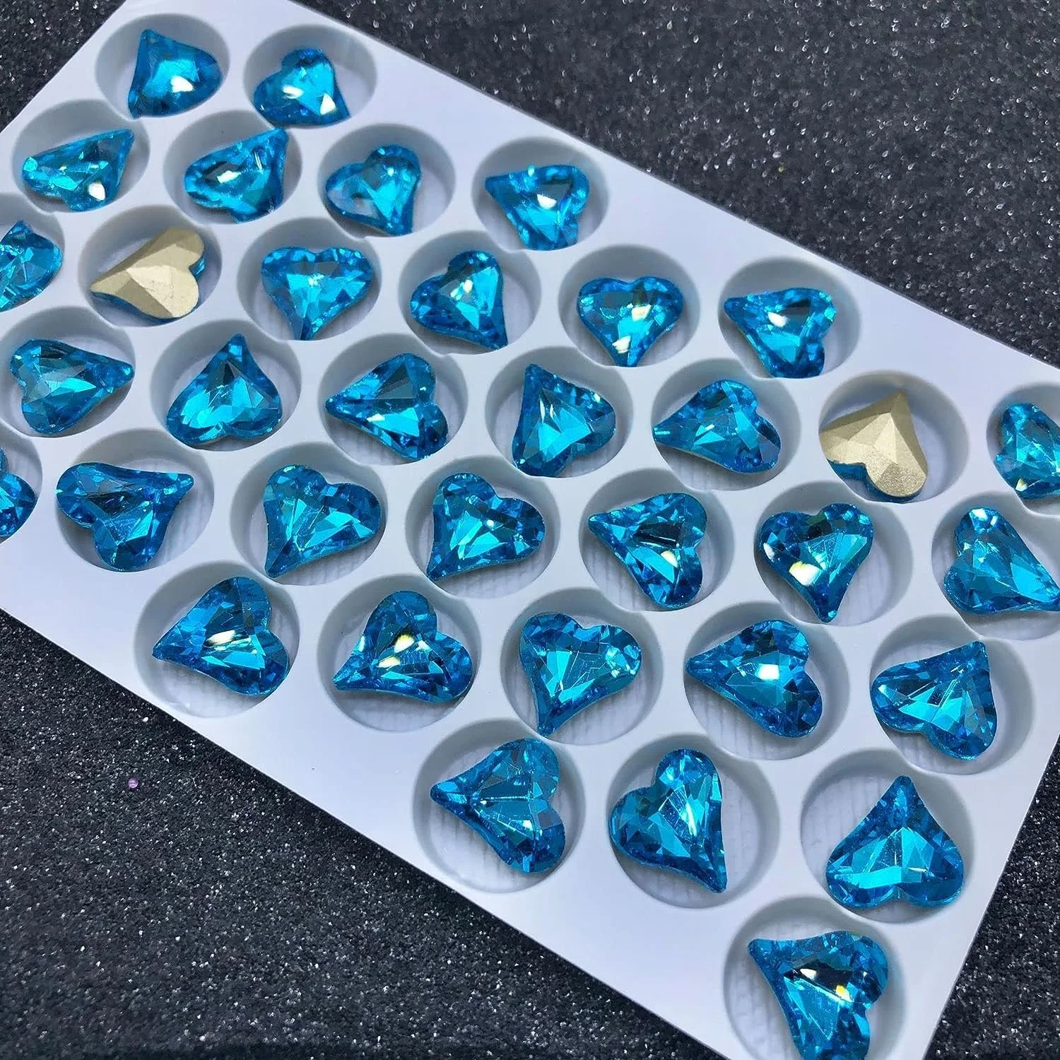 Прикраса для нігтів Серце Закручене Великі Стрази з гострим дном 12 x 13 мм, 100 шт, Червоний (Колір: Озерно-блакитний), фото №1