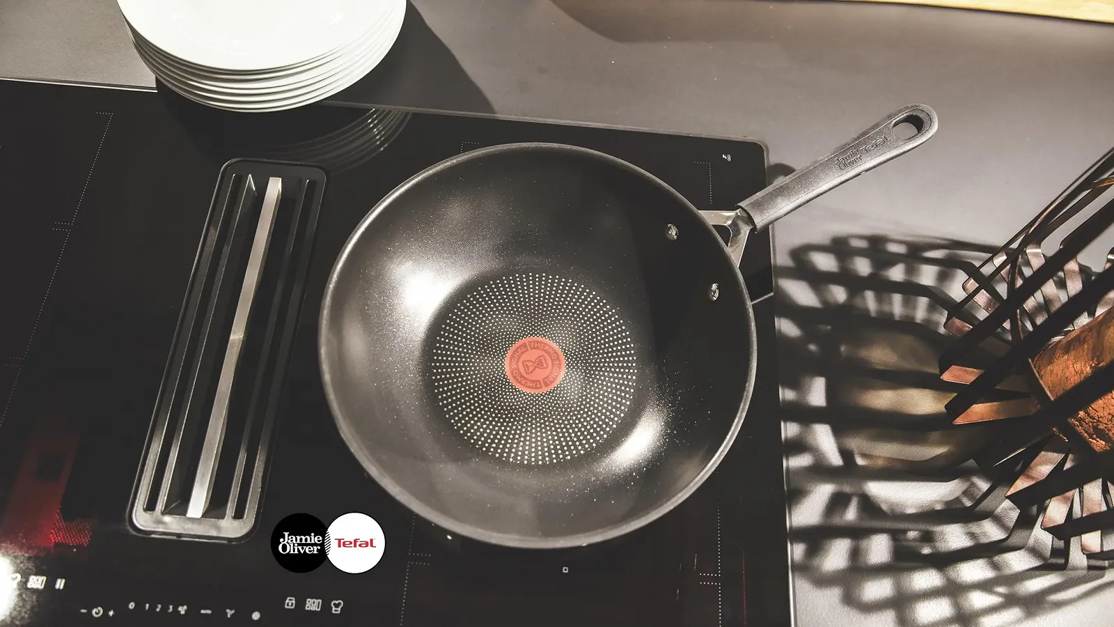 Сковорода-Wok Tefal Jamie Oliver 28 см Индукционная сковорода вок Нержавеющая сталь Большое антипригарное покрытие Высокий ободок Подходит для духовки Ручка на заклепках E30, фото №7 Сковорода-Wok Tefal Jamie Oliver 28 см Индукционная сковорода вок Нержавеющая сталь Большое антипригарное покрытие Высокий ободок Подходит для духовки Ручка на заклепках E30, фото №7