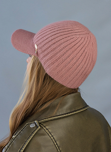 Кепка жіноча тепла темна пудра Кокетка synthetic.ua - Фото 1