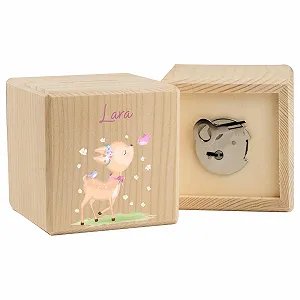 Скарбничка LARIFEE Deer Fawn with Butterfly дерев'яна персоналізована із замком та ключем куб - Фото 1