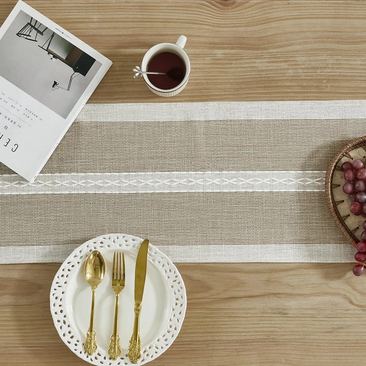 Ранер для столу Wracra Embroidery Cotton Linen Farmhouse Style Coffee 90 см, фото №3 Ранер для столу Wracra Embroidery Cotton Linen Farmhouse Style Coffee 90 см, фото №3