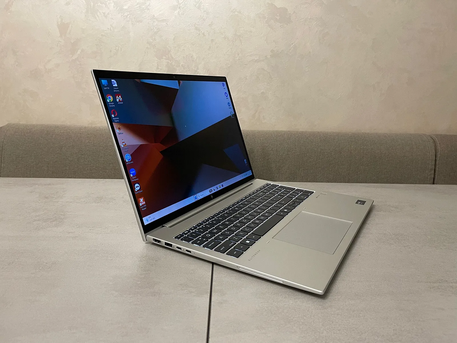 Ультрабук HP EliteBook 860 G11, 16" FHD IPS Sure View, Intel Ultra 5 135U, 16GB, 512GB SSD, фото №3