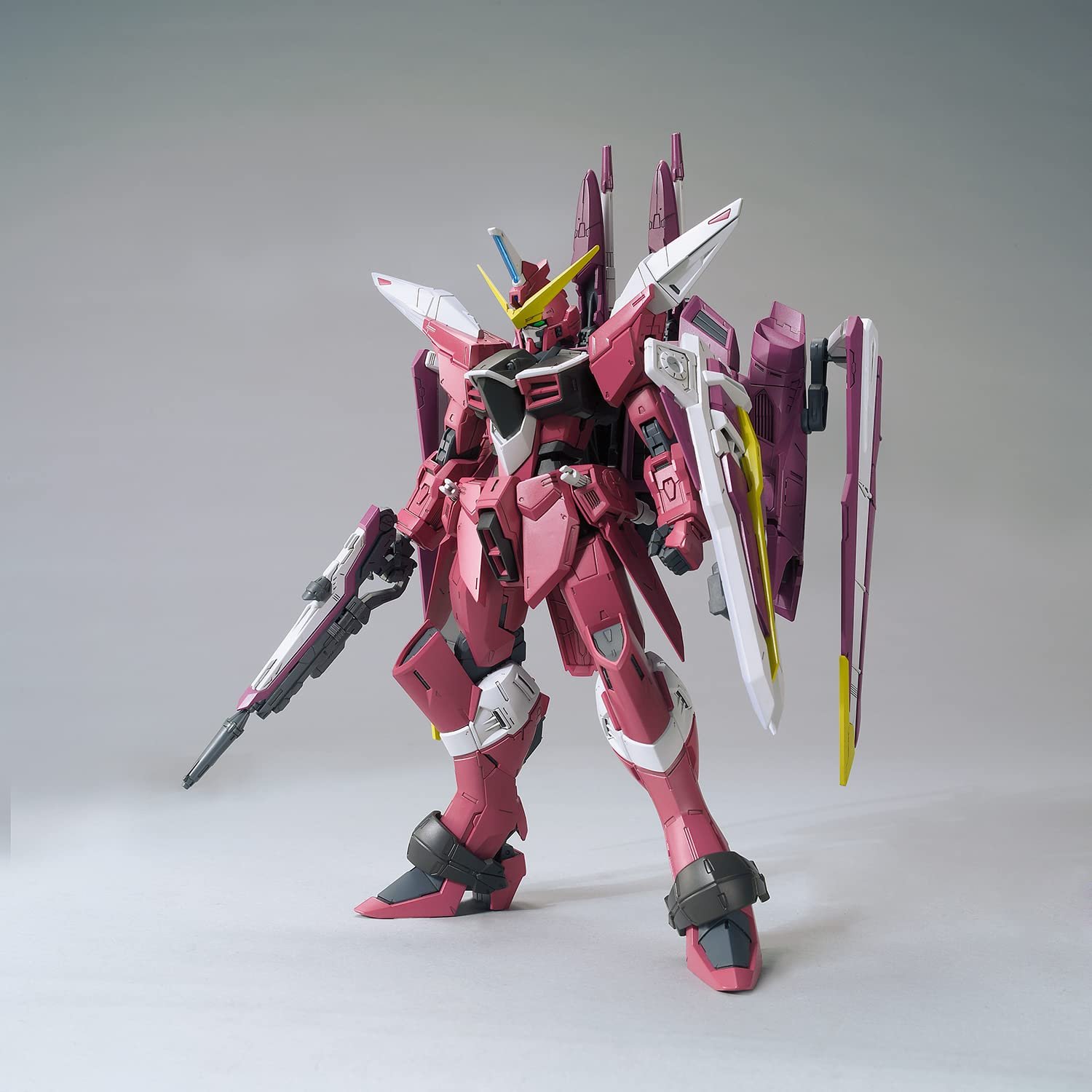Модель Bandai Gunpla Master Grade MG 1/100 Gundam Justice 2.0, фото №2
