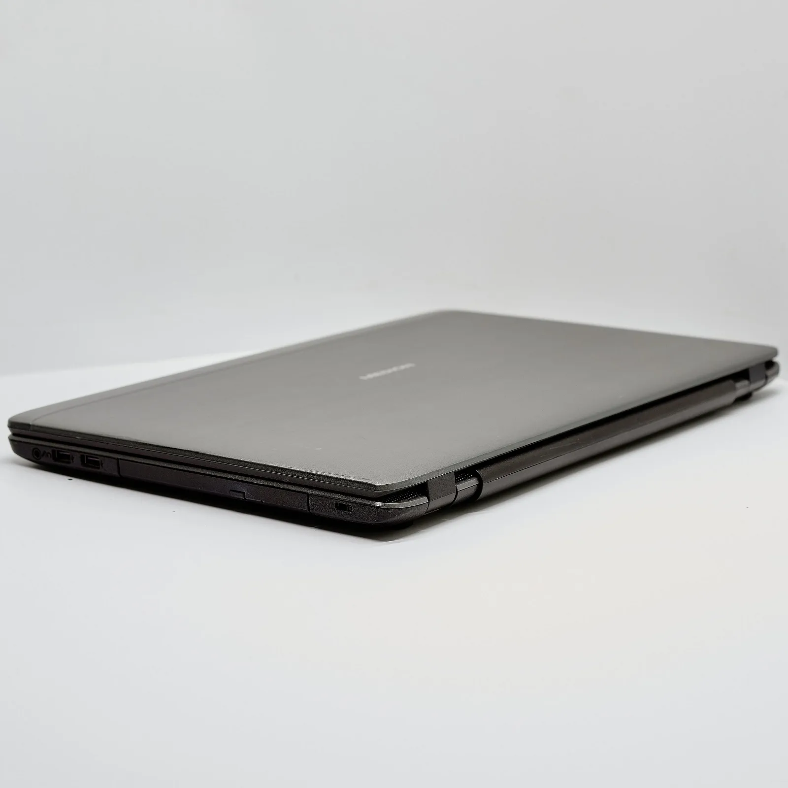 Ігровий ноутбук 17,3" Medion (Lenovo Group) Erazer P7643 Intel i5-6200U RAM 8 ГБ SSD 256 ГБ HDD 1 ТБ Nvidia GTX 950M б/в Win10 (4713), фото №8