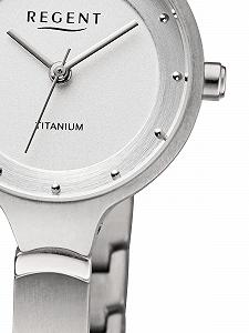 Женские аналоговые кварцевые часы Regent Titanium 12290501 серебристый synthetic.ua - Фото 1
