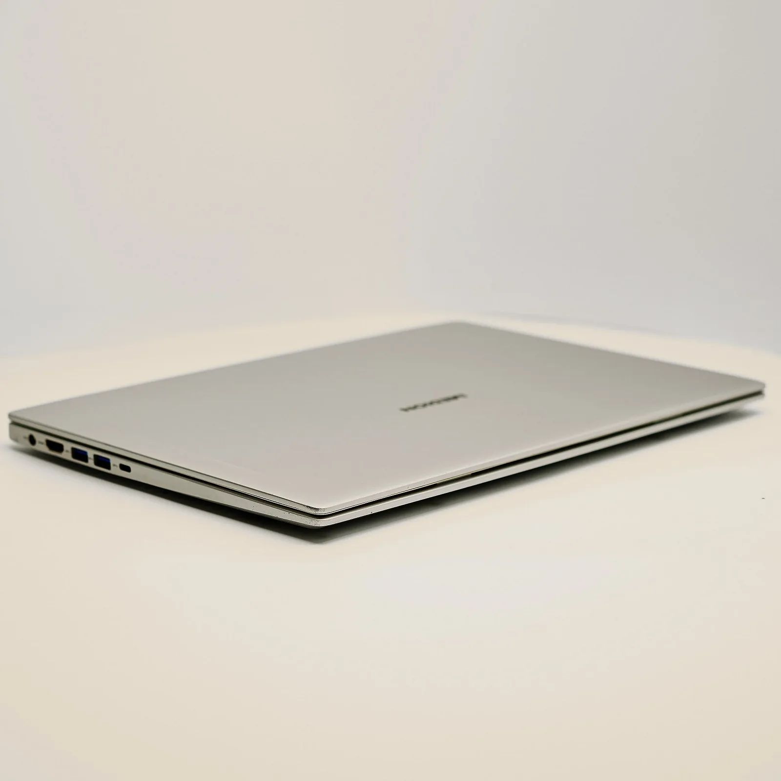 Ноутбук 15.6'' Medion (Lenovo Group) Akoya S6445 | Intel Core i3-8145U | IPS (1920x1080) FullHD | RAM DDR4 8 ГБ | SSD 256 ГБ | Intel UHD Graphics 620 | Light Silver | Металевий корпус | Win11 (5005), фото №4