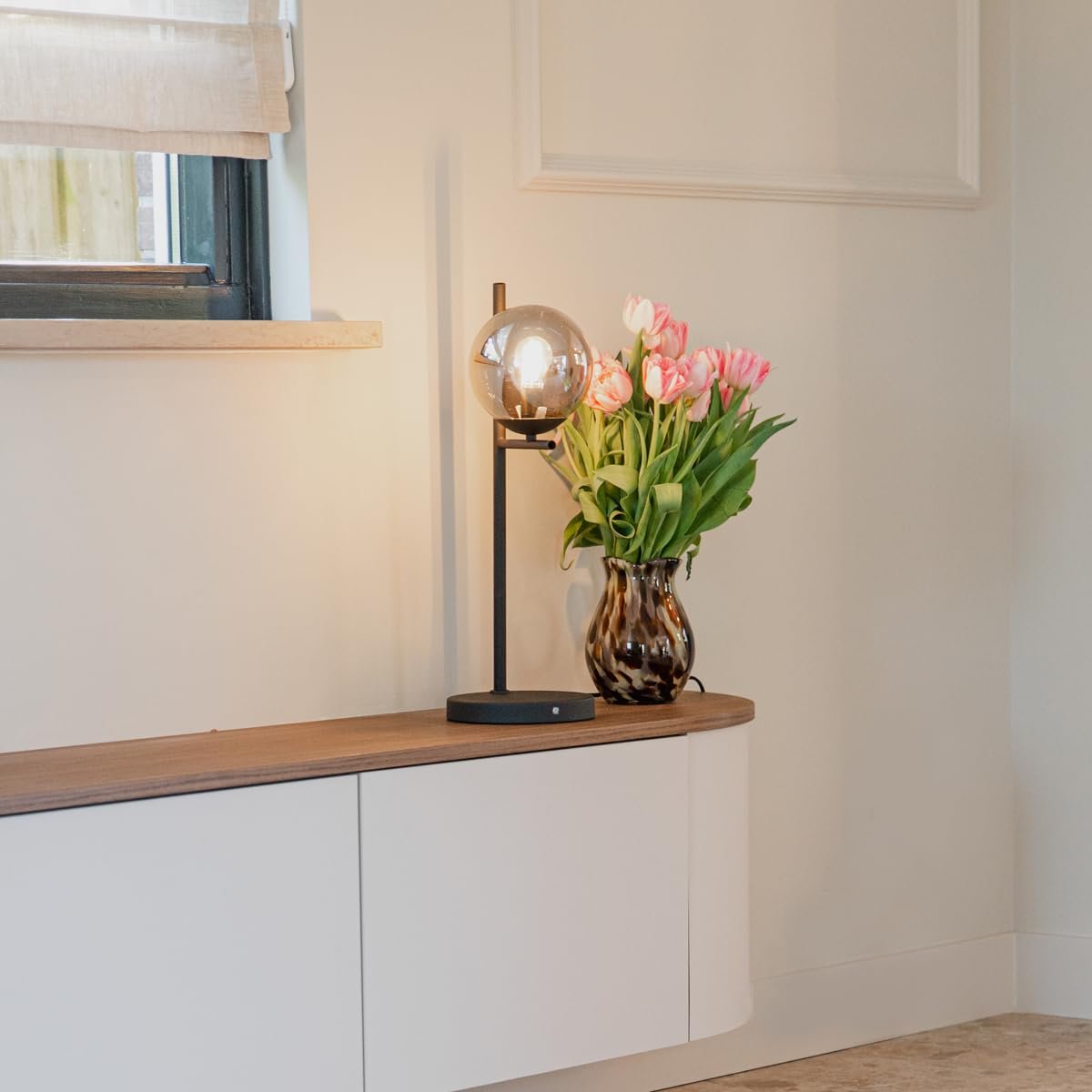 Настільна лампа Qazqa Design Art Deco Flore Чорна Димчасте скло Сталева куля E14, фото №2