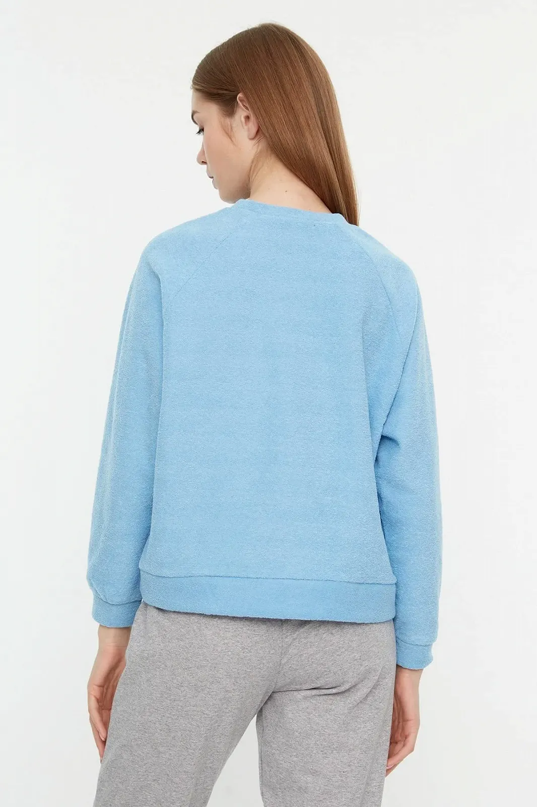 Женский свитшот TRENDYOL с круглым вырезом, однотонный, фото №5 Женский свитшот TRENDYOL с круглым вырезом, однотонный, фото №5