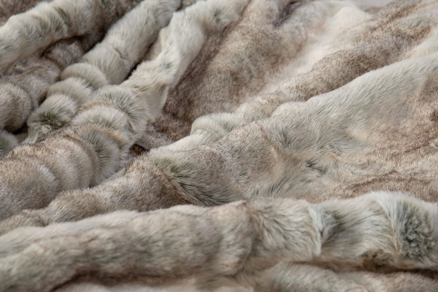 Одеяло JotCo Серый волк, серо-бежевый, из искусственного меха (одеяло из искусственного меха 170 x 220 см), фото №1 Одеяло JotCo Серый волк, серо-бежевый, из искусственного меха (одеяло из искусственного меха 170 x 220 см), фото №1