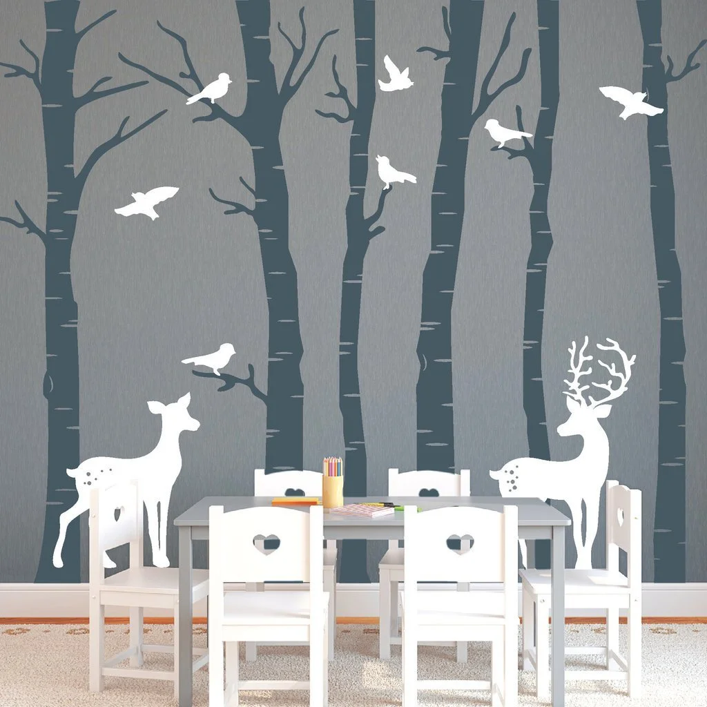 Наклейка на стену Wandtattoo-Loft Ствол березы с оленями и птицами 2 цвета 2 размера, фото №1