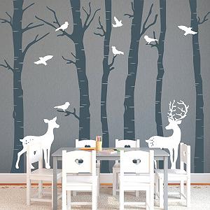 Наклейка на стіну Wandtattoo-Loft Стовбур берези з оленями та птахами 2 кольори 2 розміри - Фото 1