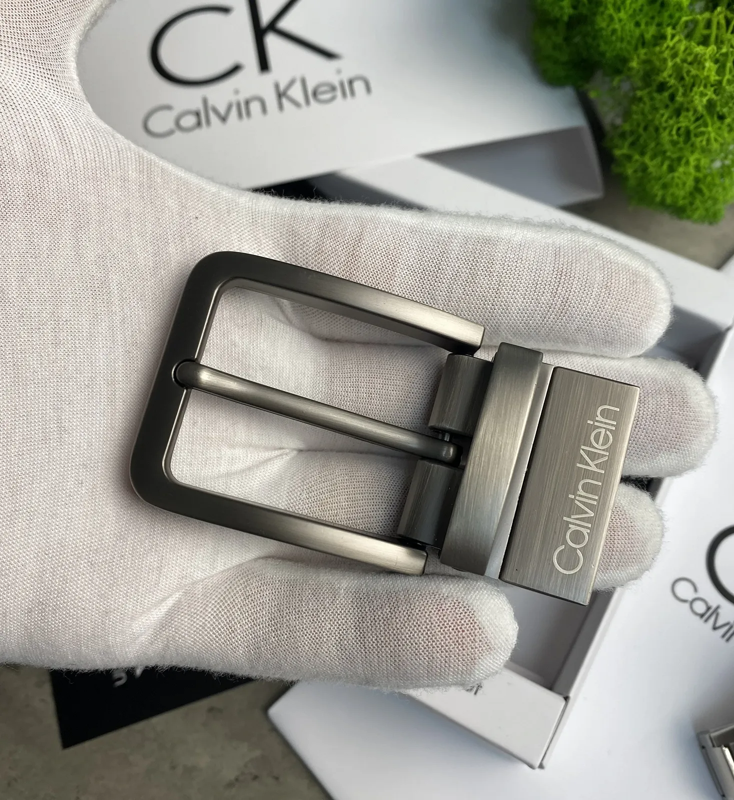 Ремень мужской кожаный брендовый с двумя пряжками в подарочной упаковке Calvin Klein, фото №7 Ремень мужской кожаный брендовый с двумя пряжками в подарочной упаковке Calvin Klein, фото №7