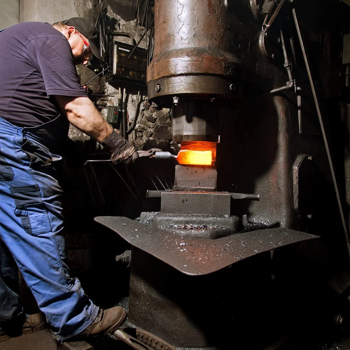 Лопата совковая Krump Вузький кований з довгою ручкою Дерево (ясен) 14 см, фото №6