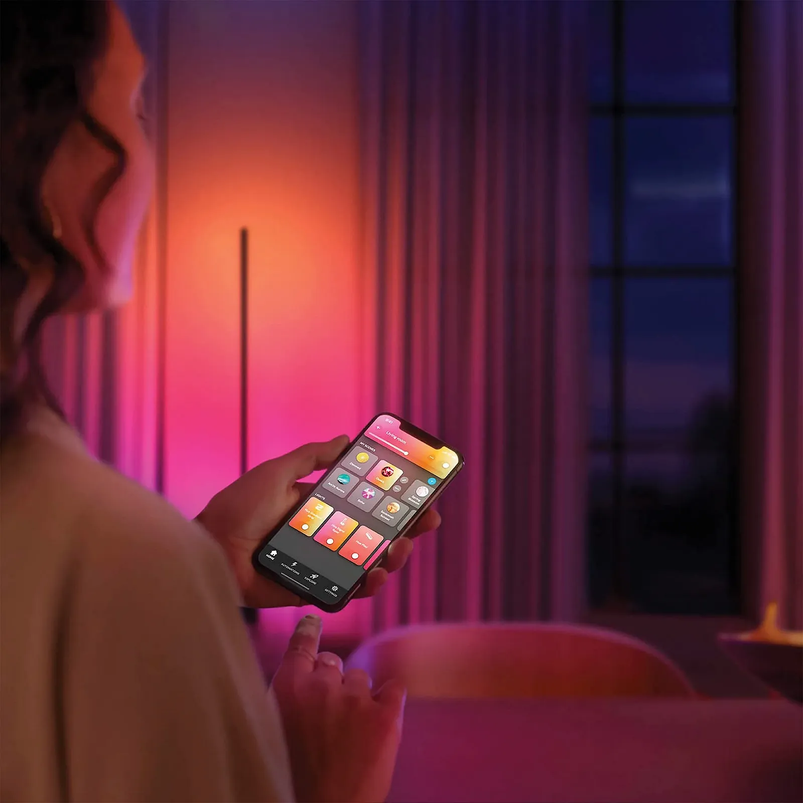 Настільна лампа Philips Hue White & Colour Ambiance Gradient Signe LED 1040 лм Black, фото №5