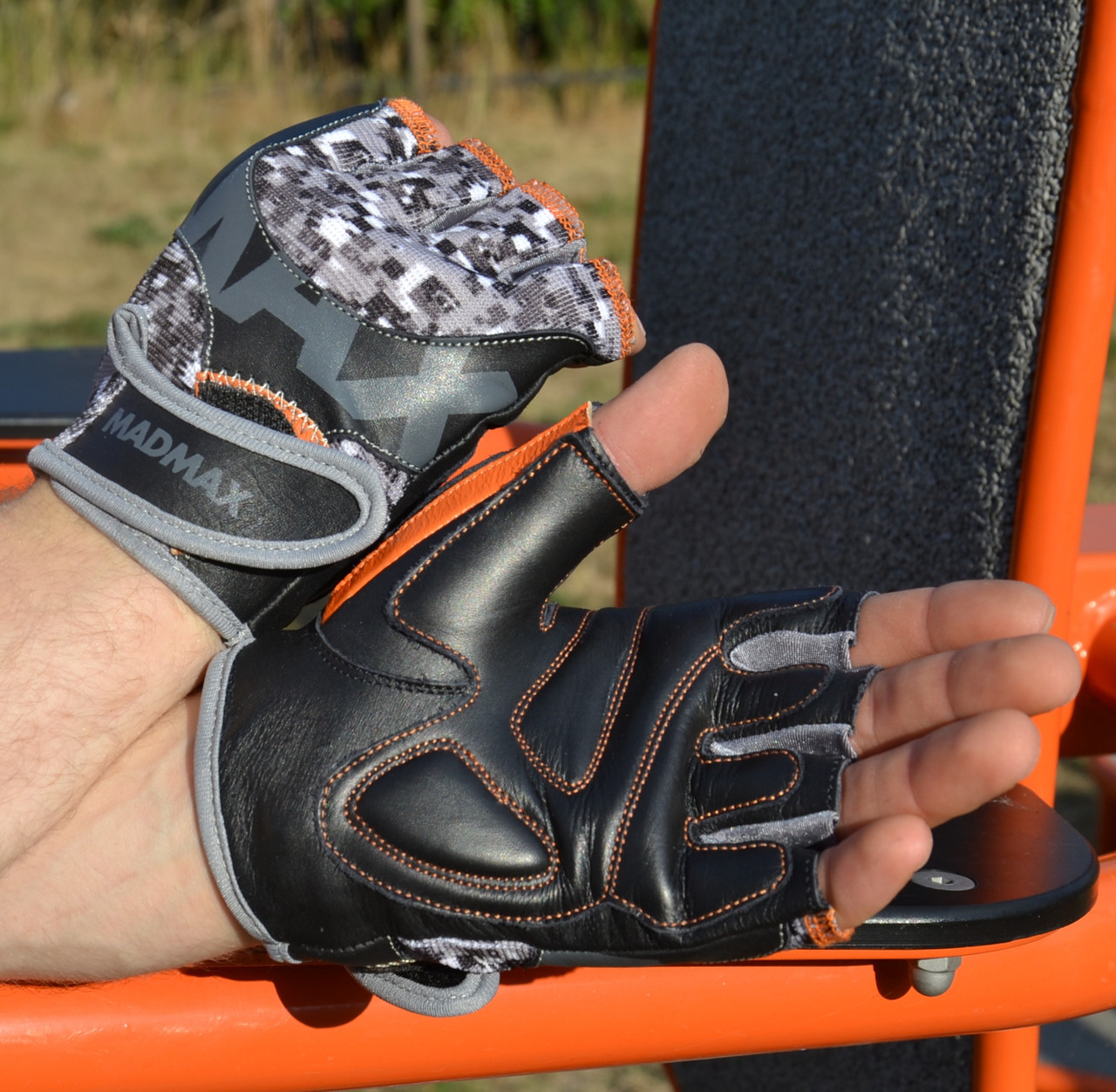 Рукавички для фітнесу MadMax MFG-831 Mti 83.1 Grey/Digital Camo XL, фото №4 Рукавички для фітнесу MadMax MFG-831 Mti 83.1 Grey/Digital Camo XL, фото №4