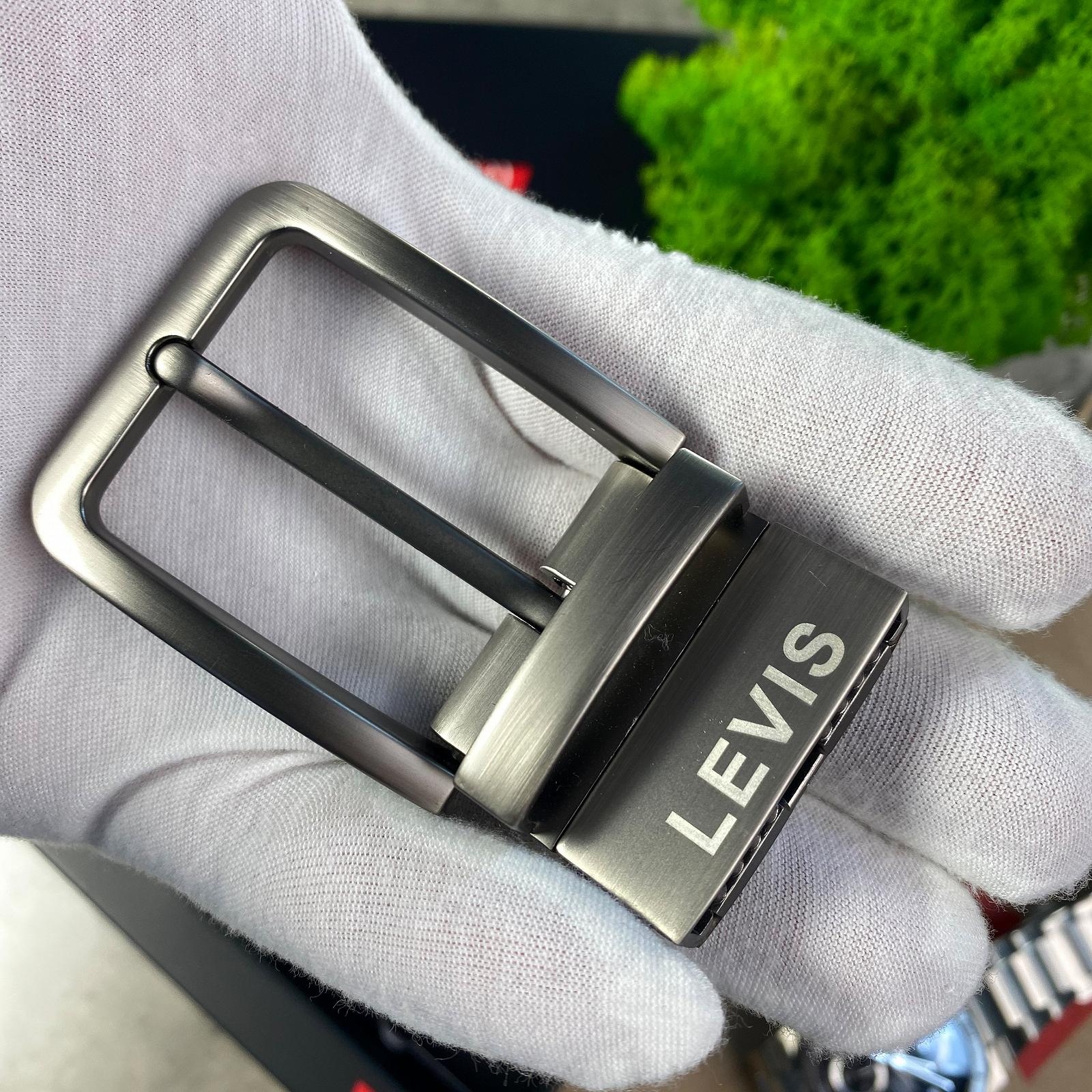 Подарунковий набір зі шкіряним ремнем Levis і двома змінними пряжками Левіс, фото №5 Подарунковий набір зі шкіряним ремнем Levis і двома змінними пряжками Левіс, фото №5