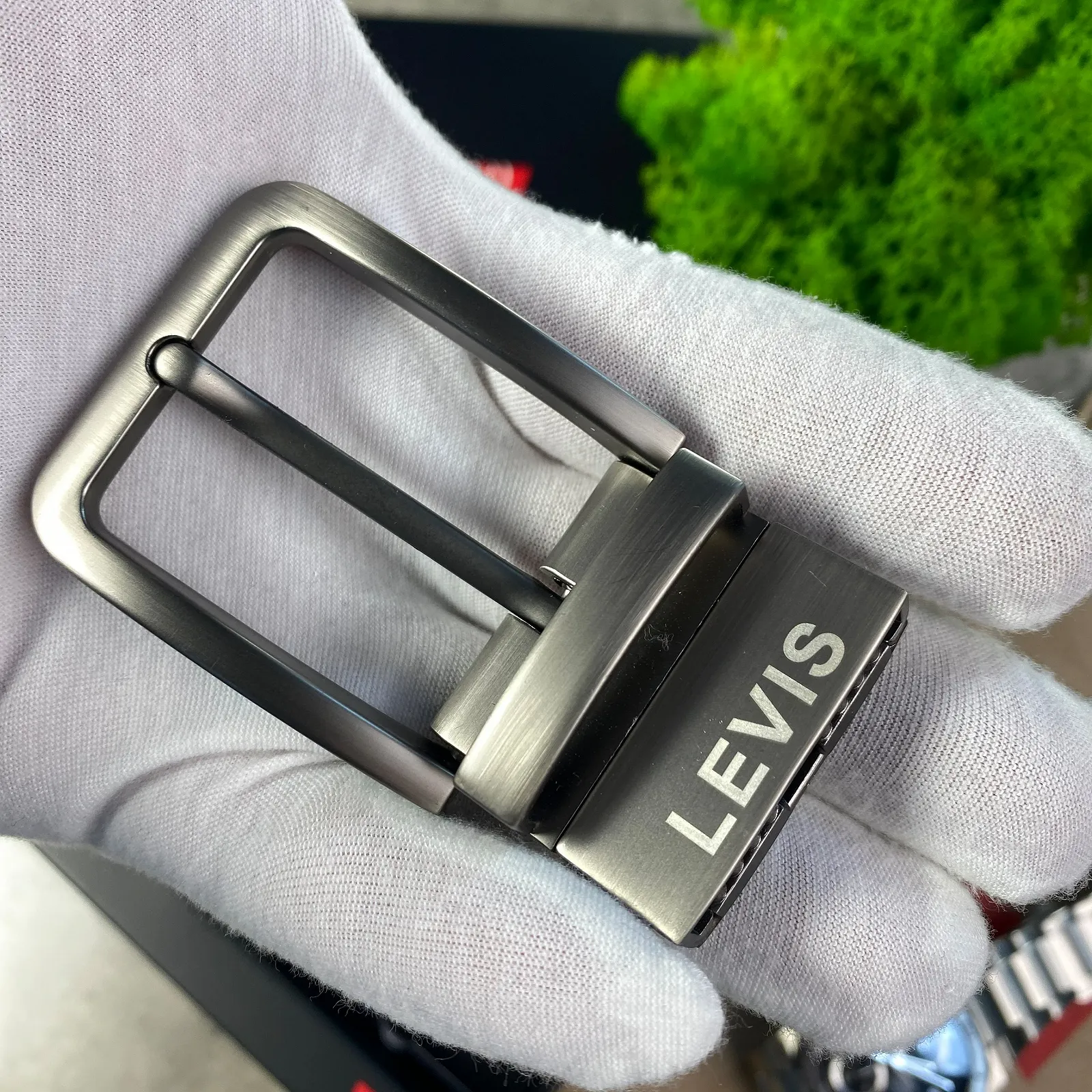 Подарунковий набір зі шкіряним ремнем Levis і двома змінними пряжками Левіс, фото №5 Подарунковий набір зі шкіряним ремнем Levis і двома змінними пряжками Левіс, фото №5