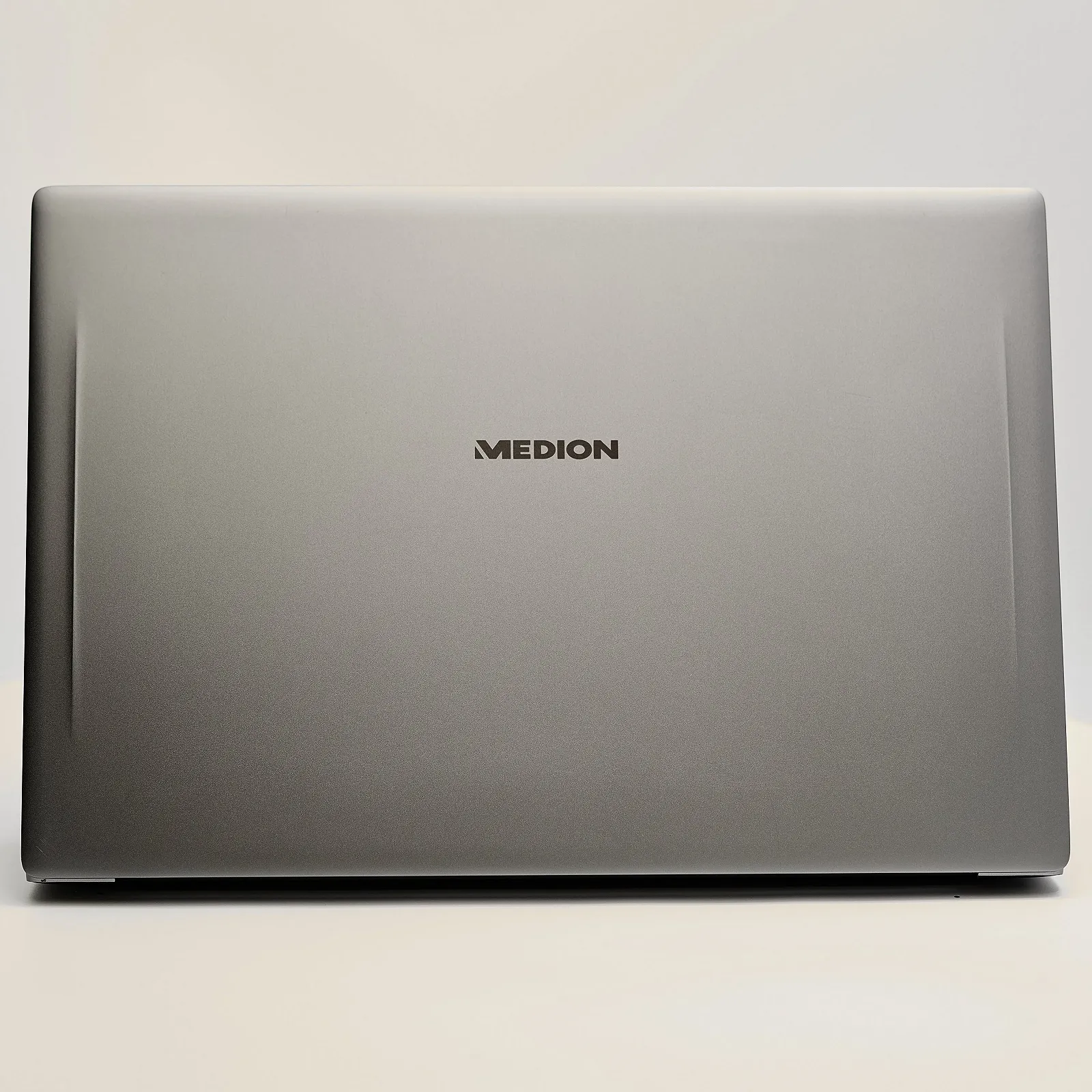 Ноутбук 15.6'' Medion (Lenovo Group) Akoya P15646 | Intel Core i7-8565U | IPS (1920x1080) FullHD | RAM 8 ГБ | SSD 256 ГБ | Nvidia GeForce MX250 | Intel UHD Graphics 620 | Метал | Win11 (5074), фото №3