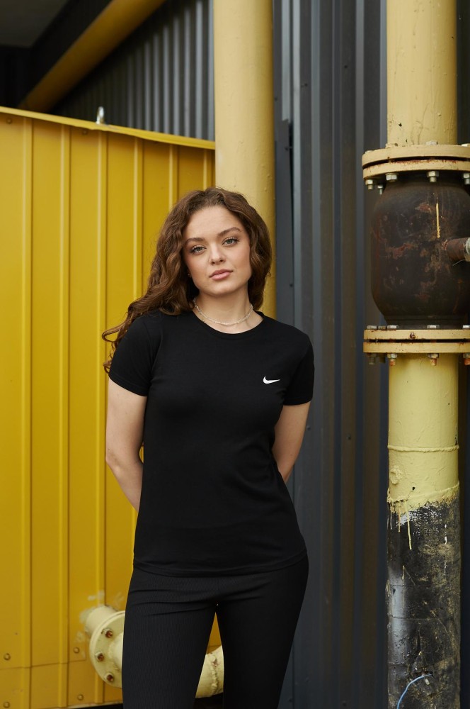 Жіноча футболка Nike чорна, фото №7