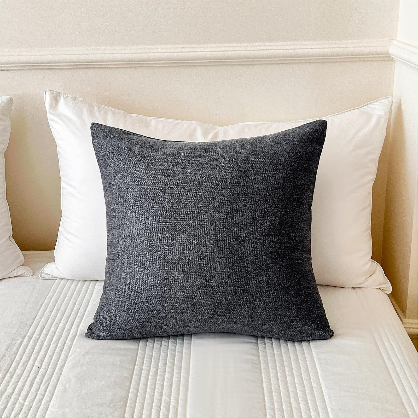 Декоративная дорожка на кровать OSVINO Однотонная серия Полиэстер Гостиная, темно-серый 180 x 48 см для кровати 180 см, фото №4 Декоративная дорожка на кровать OSVINO Однотонная серия Полиэстер Гостиная, темно-серый 180 x 48 см для кровати 180 см, фото №4