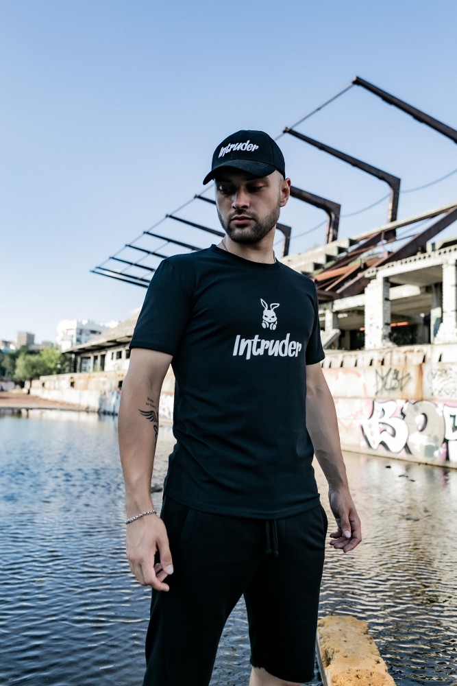 Футболка Intruder Bunny черная, фото №4