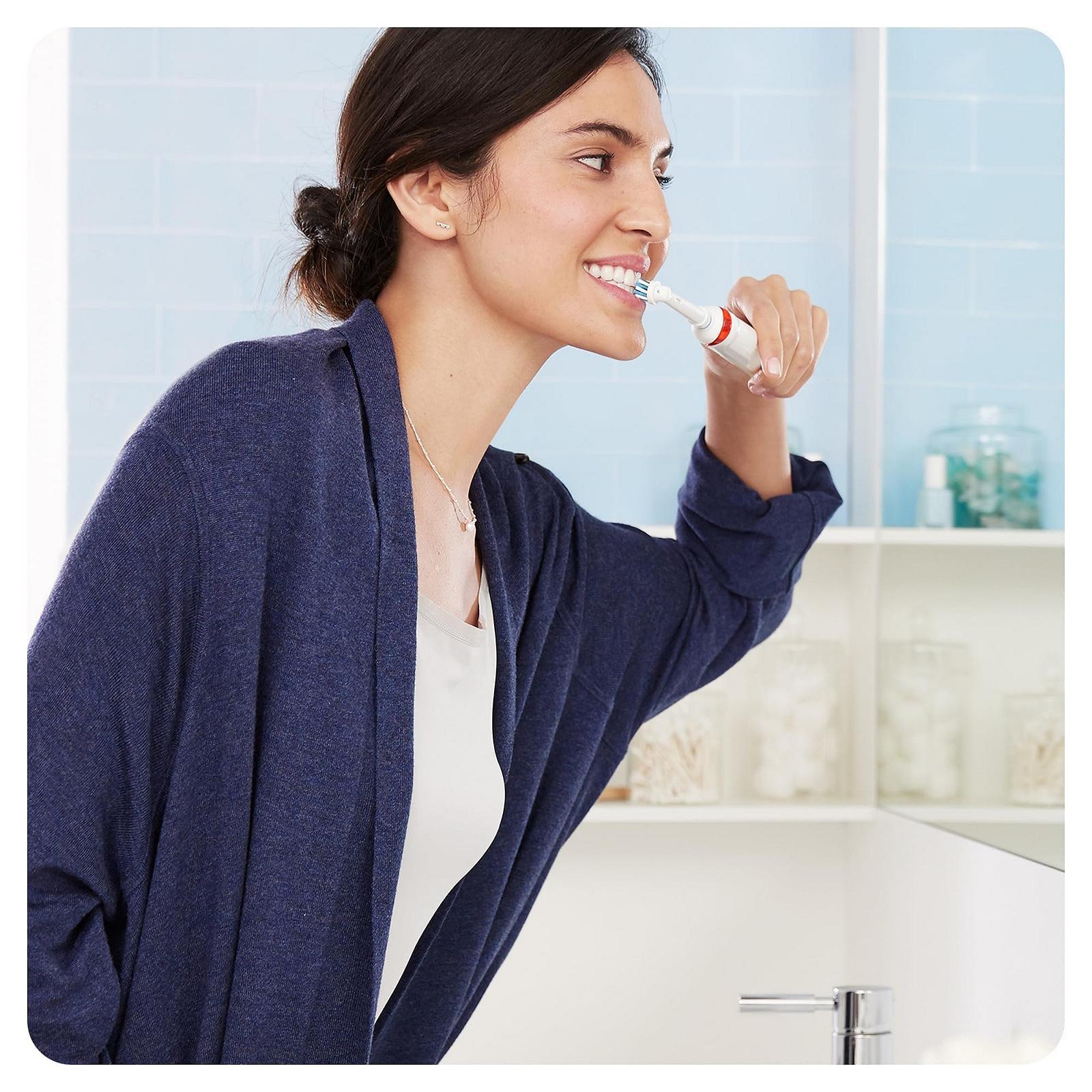 Электрическая зубная щетка Oral-B Smart 4 4500 Аккумуляторная Черный + Зубная паста Oral-B Gums & Nail Polish Classic Repair 1 Зубная щетка 1 Зубная паста, фото №3