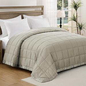 Одеяло UNIKOME Queen Size Мягкое Легкое Альтернатива Пуху с Сатиновой Отделкой Песочный цвет (229 x 229 см) - Фото 1