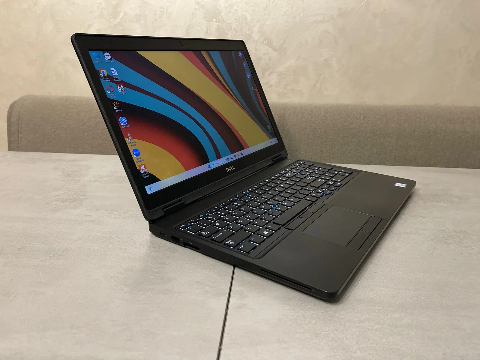 Ультрабук Dell Latitude 5590, 15,6" FHD IPS, i5-8350U, 16GB DDR4, 256GB SSD, фото №3 Ультрабук Dell Latitude 5590, 15,6" FHD IPS, i5-8350U, 16GB DDR4, 256GB SSD, фото №3