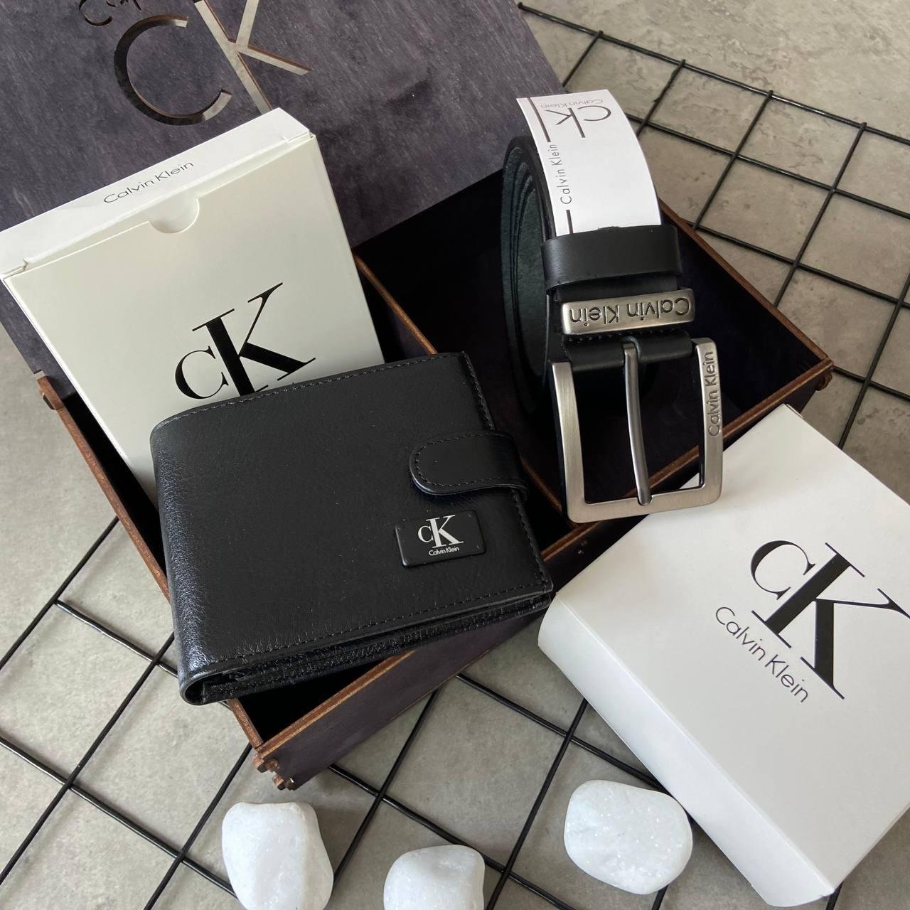 Шкіряний ремінь і гаманець в деревʼяній коробці Calvin Klein  подарунковий набір для чоловіка, фото №1