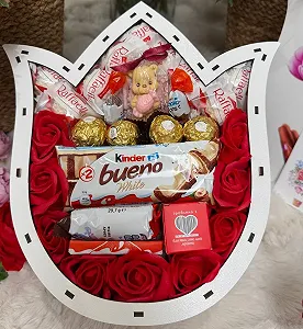 Подарунковий бокс солодощів з мильними трояндами в коробочці synthetic.ua - Фото 1