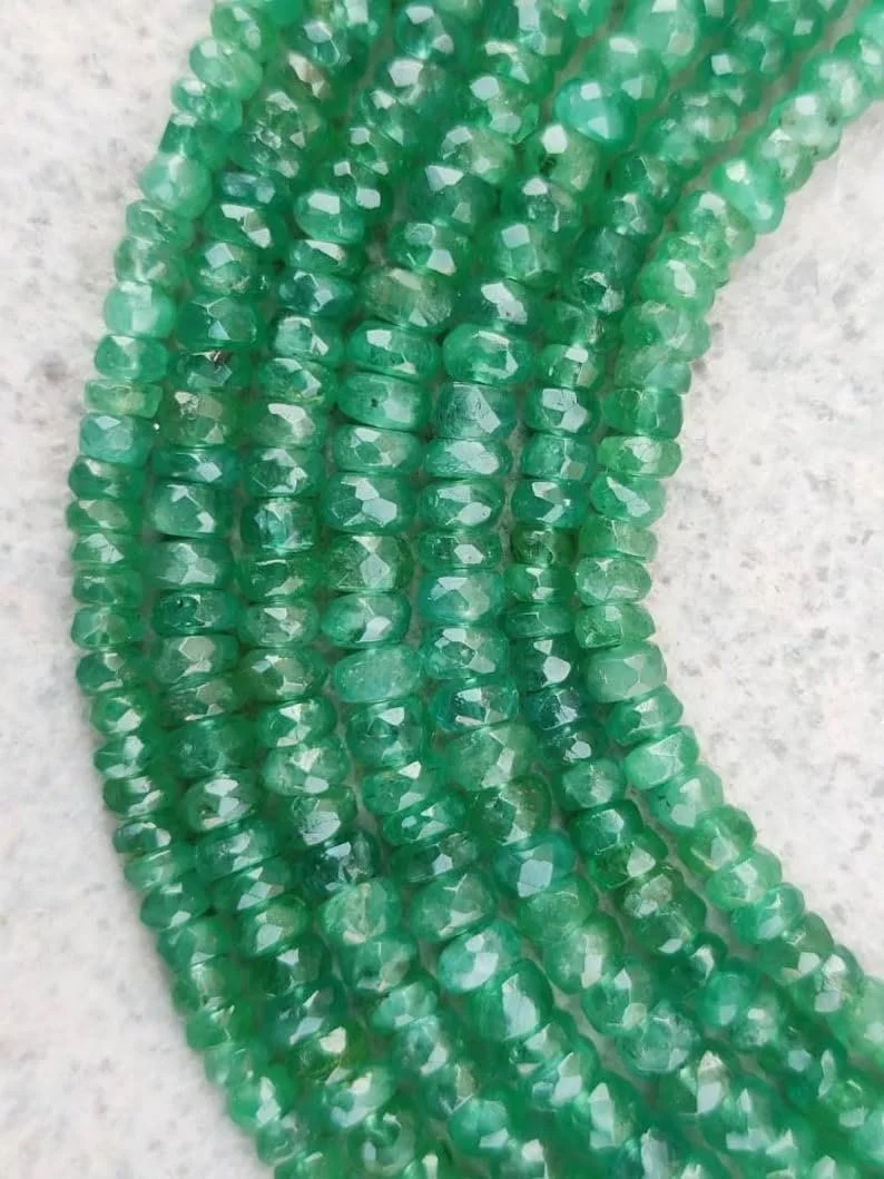 Бусины из натурального изумруда, огранка рондель, гладкие, 3-3.5 мм, нить длиной 15 см., фото №2