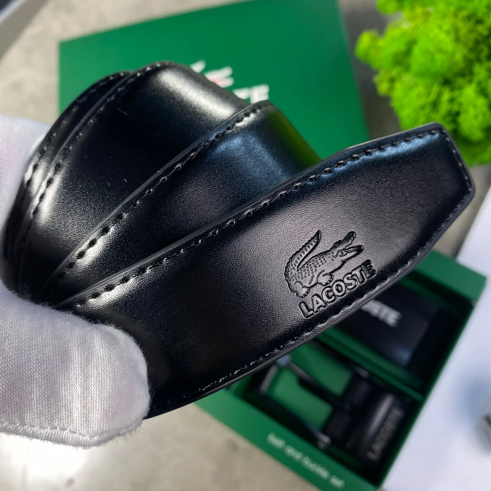 Подарунковий набір зі шкіряний ремнем Lacoste і двома змінними пряжками Лакосте, фото №3 Подарунковий набір зі шкіряний ремнем Lacoste і двома змінними пряжками Лакосте, фото №3