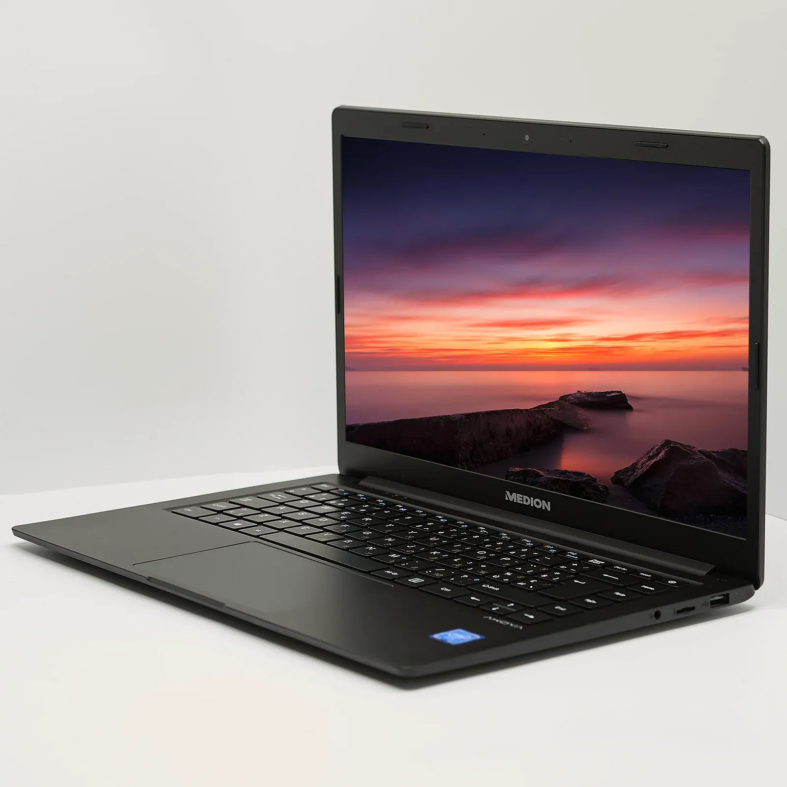 Ультрабук 14" Medion (Lenovo Group) Akoya E4251 Intel RAM 4ГБ SSD 128 ГБ Intel Graphics Металевий корпус Win10, фото №3