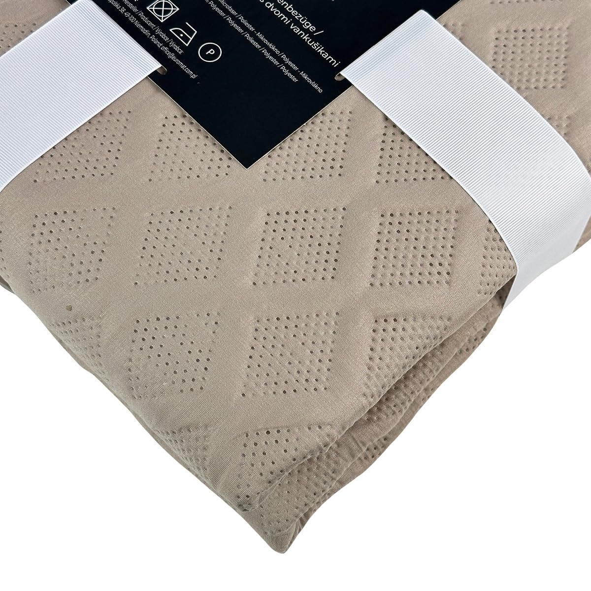 Покрывало Euromat стеганое двухстороннее с 2 наволочками 40 x 40 см (Бежевый Taupe- Parla 3D, 220 x 240 см), фото №4 Покрывало Euromat стеганое двухстороннее с 2 наволочками 40 x 40 см (Бежевый Taupe- Parla 3D, 220 x 240 см), фото №4