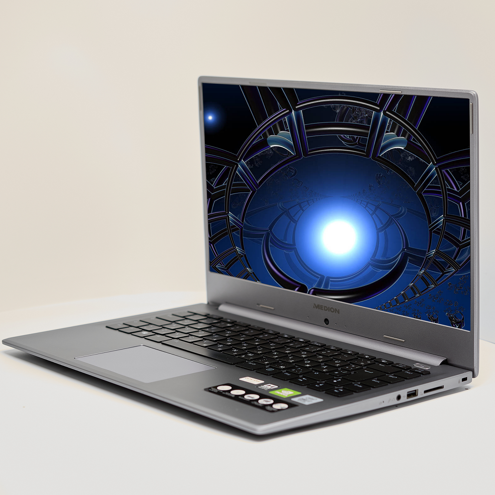 Ноутбук 15.6'' Medion (Lenovo Group) Akoya P6645 | IPS (1920x1080) FullHD | Intel Core i7-10510U | RAM 16 ГБ | SSD 256 ГБ |  Nvidia GeForce | Intel UHD Graphics |  Металевий корпус | Підсвітка клавіатури | Win11 (5090), фото №3