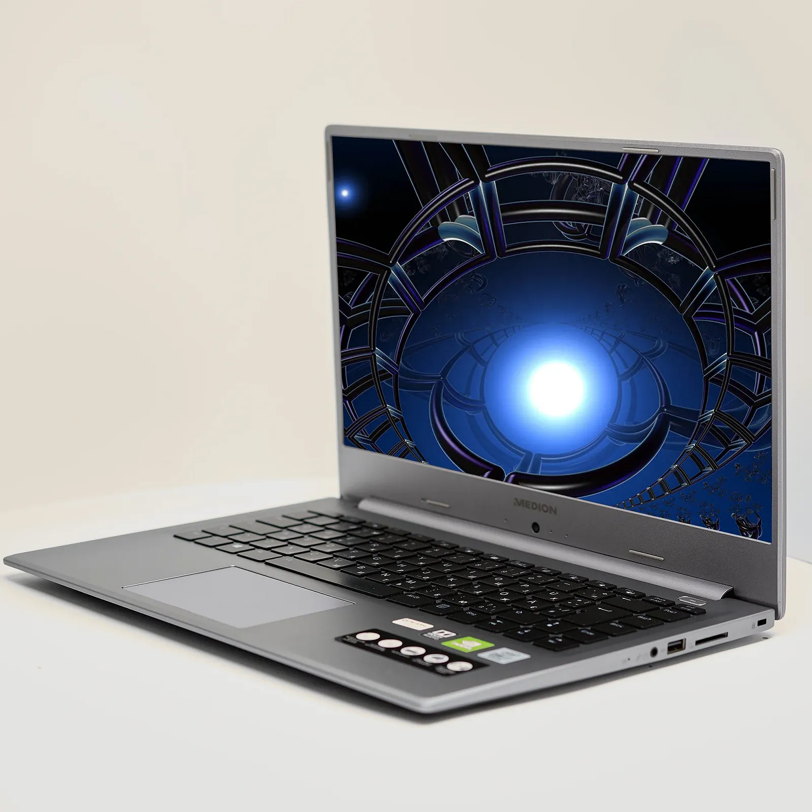 Ноутбук 15.6'' Medion (Lenovo Group) Akoya P6645 | IPS (1920x1080) FullHD | Intel Core i7-10510U | RAM 16 ГБ | SSD 256 ГБ |  Nvidia GeForce | Intel UHD Graphics |  Металевий корпус | Підсвітка клавіатури | Win11 (5090), фото №3