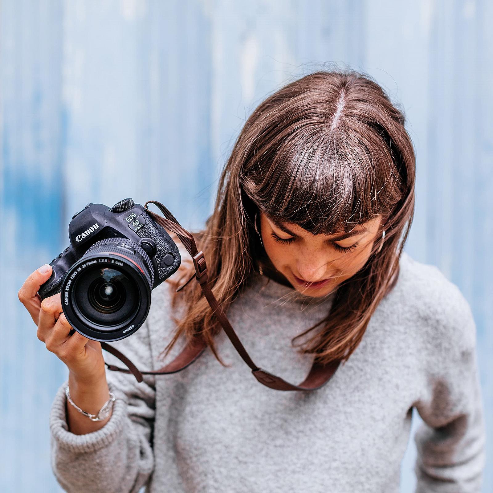 Фотокамера цифрова дзеркальна Canon EOS 6D Mark II, повноформатна, 26.2 мегапікселі, дисплей 7.7 см (3 дюйми), DIGIC 7 з WLAN/NFC/Bluetooth і GPS, корпус чорний, фото №3 Фотокамера цифрова дзеркальна Canon EOS 6D Mark II, повноформатна, 26.2 мегапікселі, дисплей 7.7 см (3 дюйми), DIGIC 7 з WLAN/NFC/Bluetooth і GPS, корпус чорний, фото №3