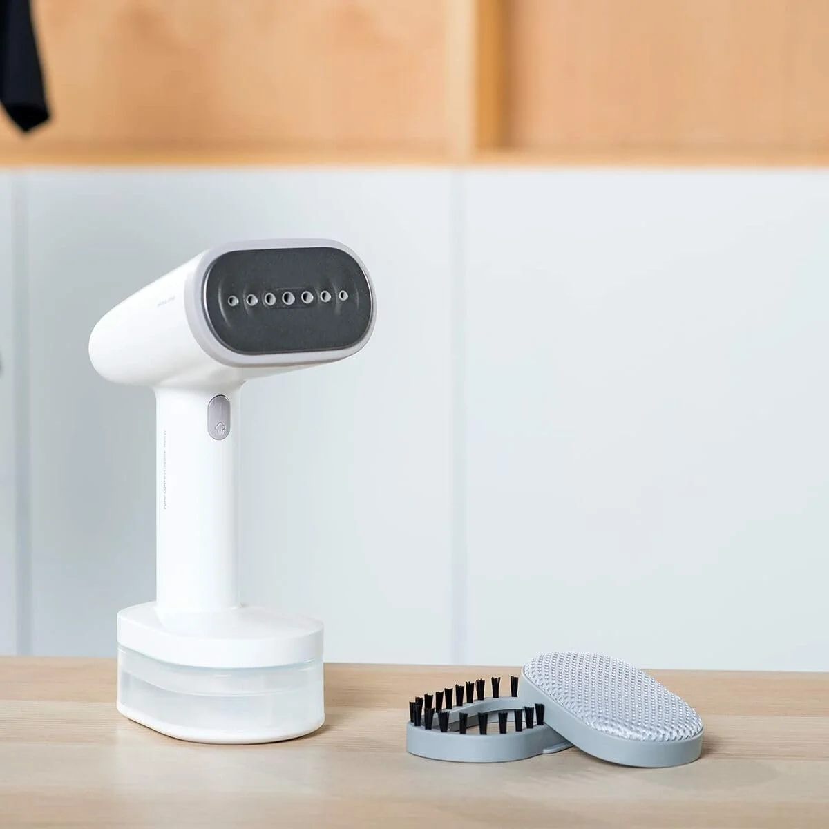 Вертикальний відпарювач BLACK+DECKER BXGS1600E 1600 Вт 25 г/хв Ceramic Sole, фото №4