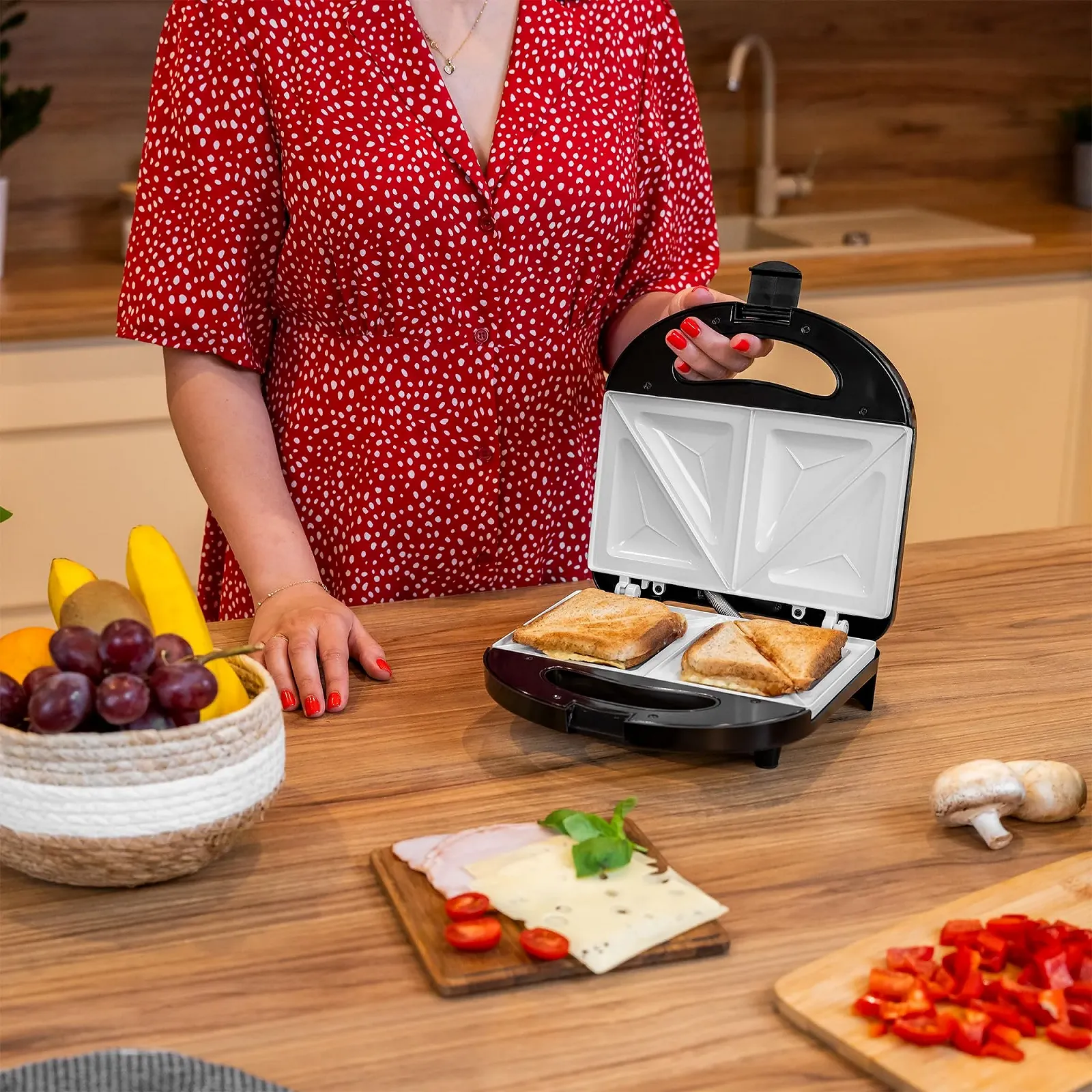 Сэндвичница TEESA TSA3222 с керамическими пластинами Серебристо-черная, фото №4