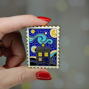 Металлический значок пин Доктор Кто Тардис Звездная ночь - Фото 1